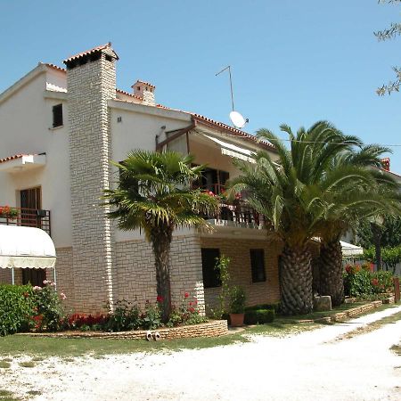 Apartments Bencic Premantura Exterior photo