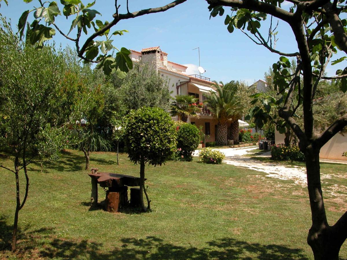 Apartments Bencic Premantura Exterior photo